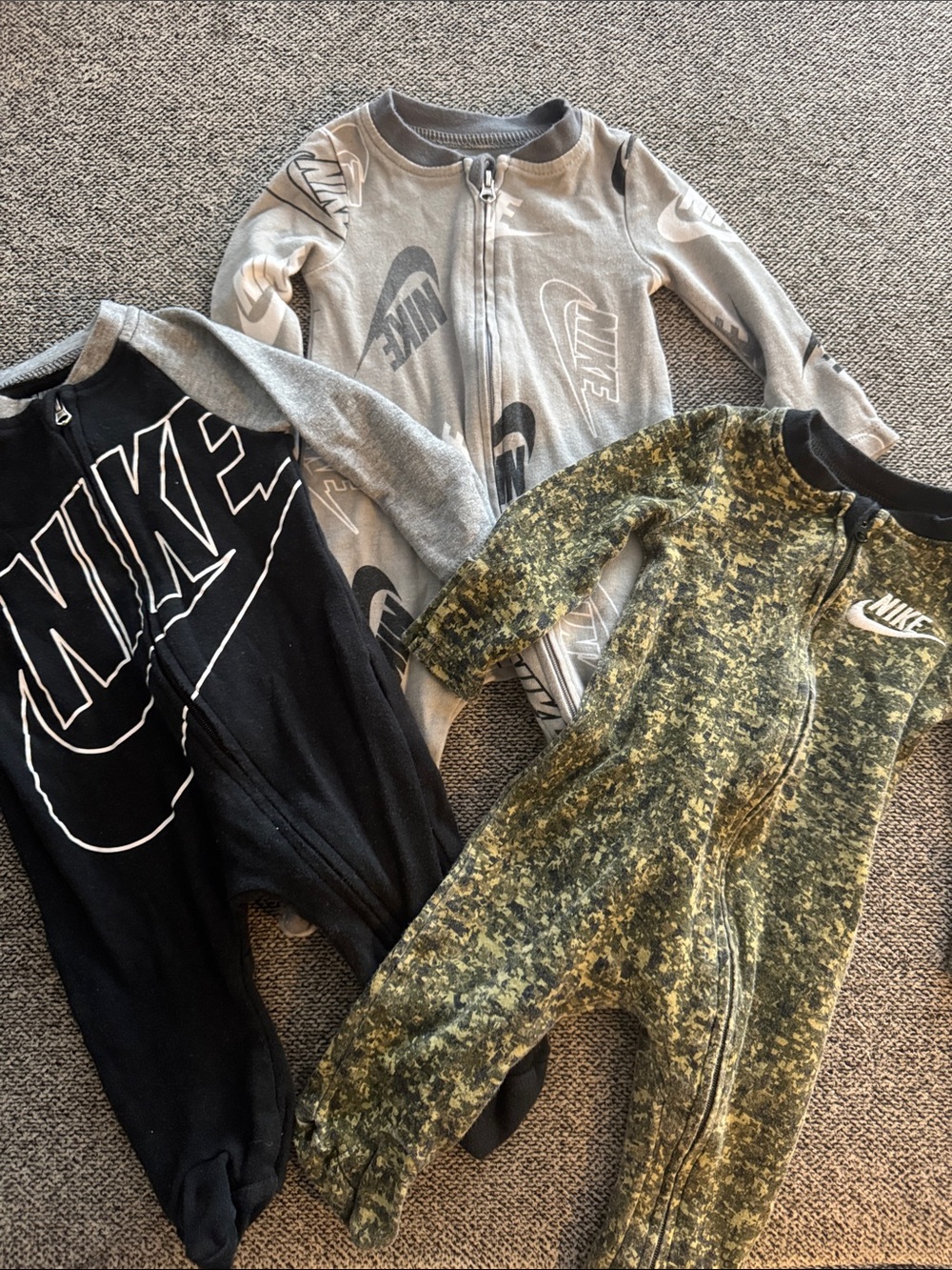 Nike Kids Multi-Pack Zip-Up Rompers in Olive Camo, Gray & Black Size 3 Months